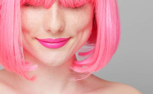 Покрасить волосы в розовый