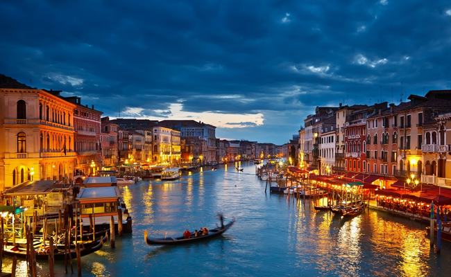 Поплавать на гондоле в Венеции
